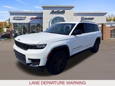Used 2025 Jeep Grand Cherokee L Laredo AWD/4WD image 4