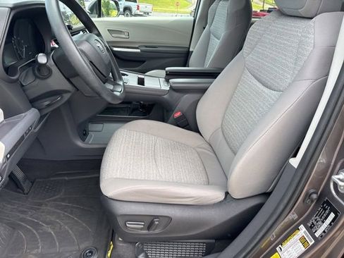 Used 2023 Toyota Sienna LE FWD image 8