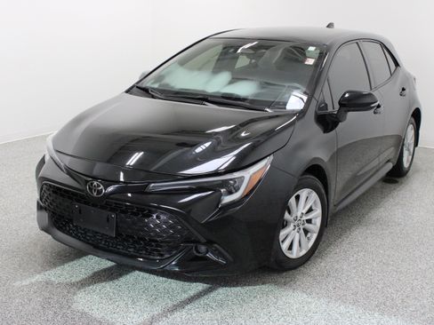 Used 2025 Toyota Corolla SE FWD image 2