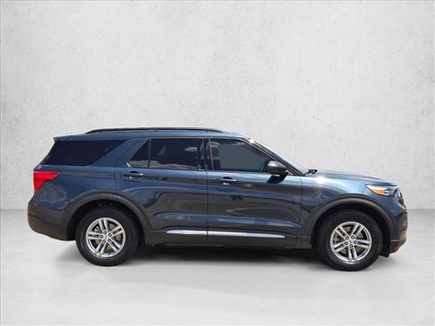 Certified 2023 Ford Explorer XLT RWD image 4
