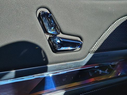 Used 2024 BMW 740i xDrive 740i xDrive image 26