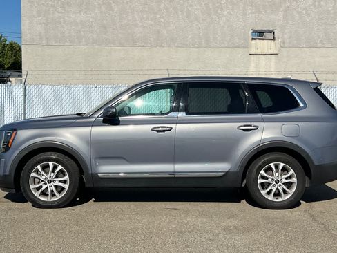 Used 2022 Kia Telluride LX AWD/4WD image 2