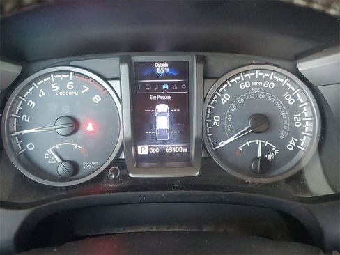 Used 2017 Toyota Tacoma TRD Sport image 16