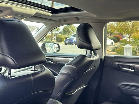 Used 2024 Toyota Highlander Limited image 29