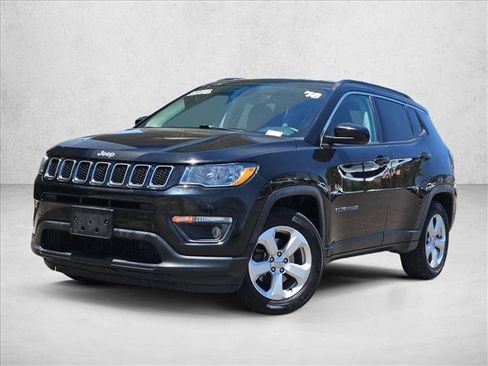 Used 2018 Jeep Compass Latitude w/ Popular Equipment Group FWD image 4