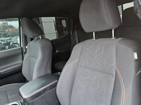 Used 2019 Toyota Tacoma TRD Off-Road AWD/4WD image 16
