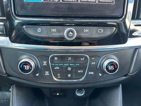 Used 2019 Chevrolet Traverse LT FWD image 20