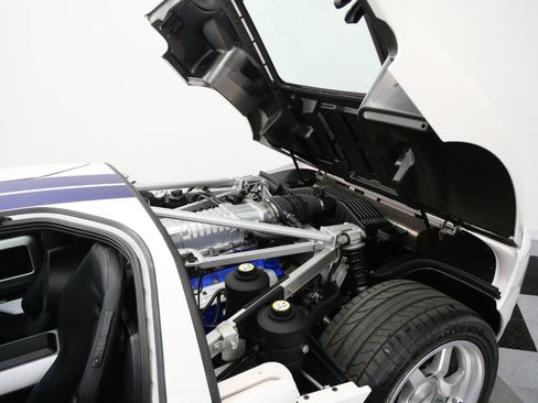 Used 2005 Ford GT RWD image 40