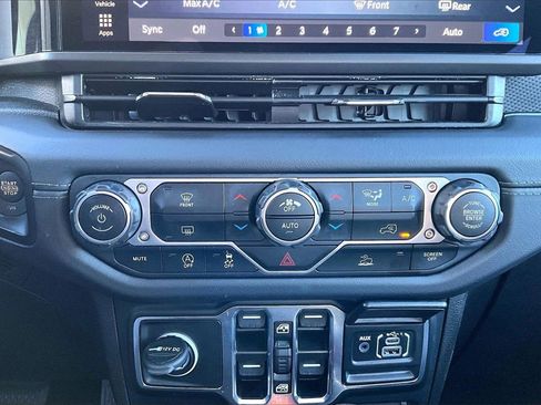 Certified 2024 Jeep Wrangler Unlimited Rubicon image 17