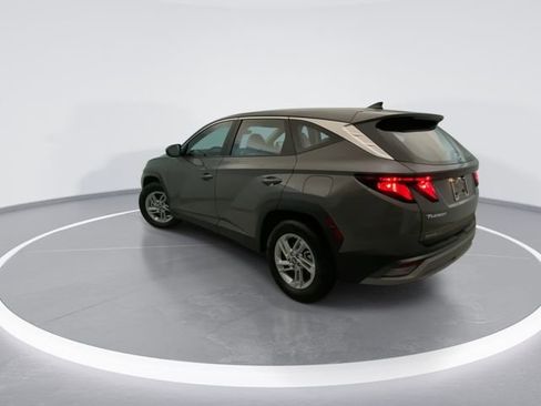 Used 2026 Hyundai Tucson SE FWD image 2