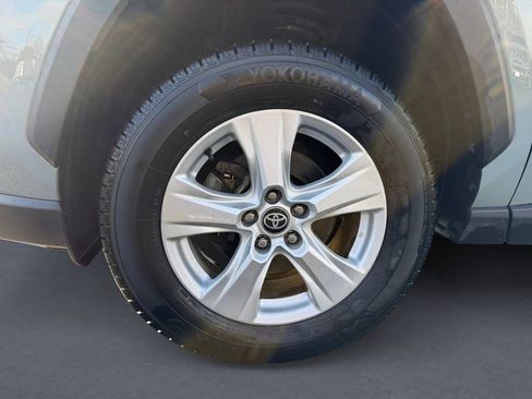 Used 2021 Toyota RAV4 XLE w/ Convenience Package image 9