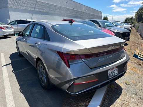 Used 2024 Hyundai Elantra Blue FWD image 4