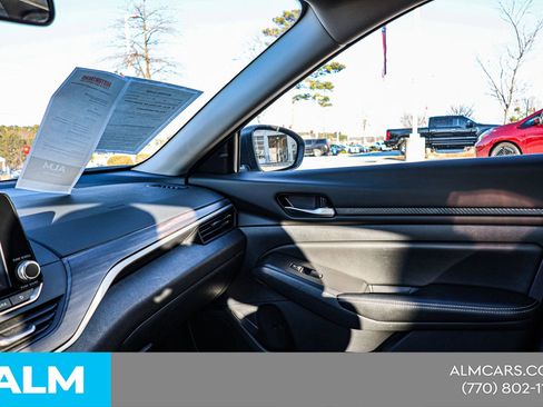 Used 2025 Nissan Altima 2.5 SV image 35