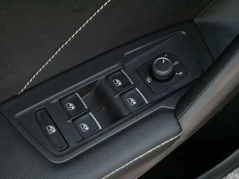 Certified 2023 Volkswagen Tiguan SE w/ Panoramic Sunroof Package AWD/4WD image 19