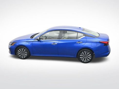 Used 2025 Nissan Altima 2.5 SV FWD image 35