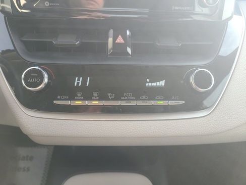 Used 2022 Toyota Corolla LE image 27