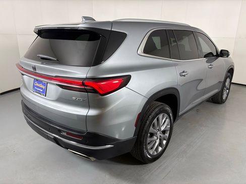 Used 2025 Buick Enclave Preferred FWD image 8