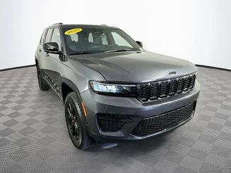 Certified 2025 Jeep Grand Cherokee Altitude AWD/4WD video 2