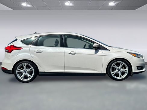 Used 2016 Ford Focus Titanium image 8