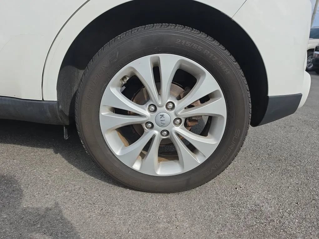 Used 2016 Kia Soul ! FWD image 11