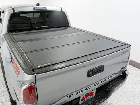 Used 2020 Toyota Tacoma TRD Off-Road w/ Technology Package image 11