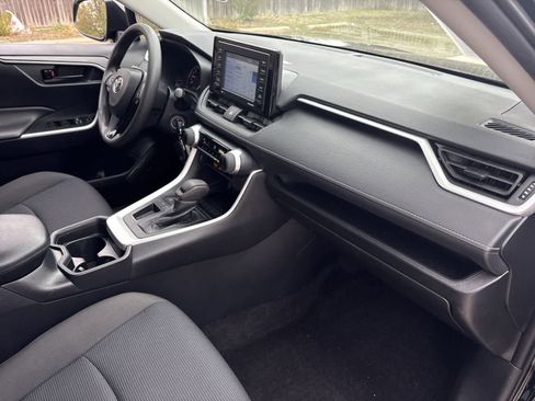 Used 2021 Toyota RAV4 LE image 22