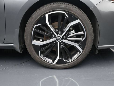 Used 2023 Nissan Altima 2.5 SR FWD image 11