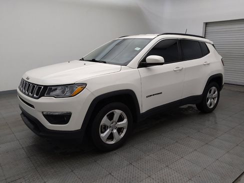 Used 2018 Jeep Compass Latitude w/ Popular Equipment Group AWD/4WD image 2