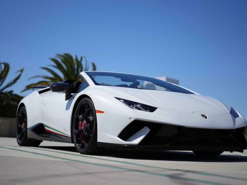 Used 2018 Lamborghini Huracan Performante image 10