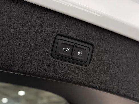 Used 2023 Audi Q7 3.0T Prestige AWD/4WD image 14