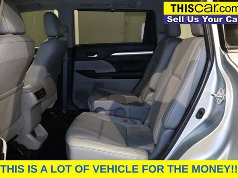Used 2019 Toyota Highlander XLE image 11