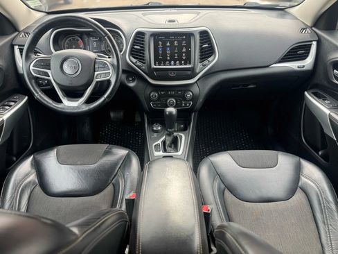 Used 2018 Jeep Cherokee Latitude Plus w/ Cold Weather Group image 9