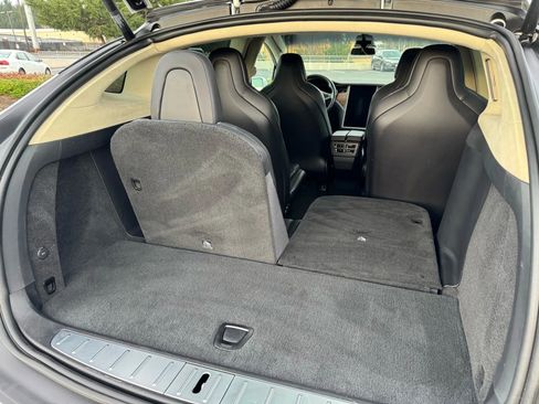 Used 2018 Tesla Model X 75D image 30