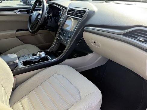 Used 2019 Ford Fusion SE FWD image 13