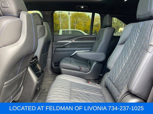 Used 2025 Cadillac Escalade IQ Luxury 1 AWD/4WD image 9