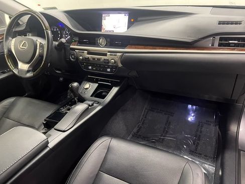 Used 2015 Lexus ES 350 w/ Luxury Package FWD image 12