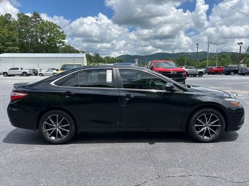 Used 2017 Toyota Camry XSE FWD image 2