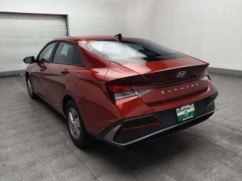 Used 2025 Hyundai Elantra SE FWD image 5