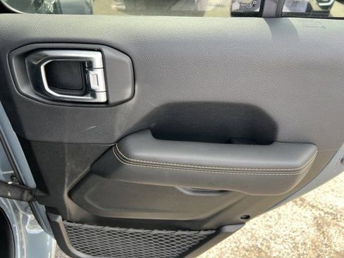 Used 2025 Jeep Wrangler Unlimited Sahara w/ Safety Group AWD/4WD image 16