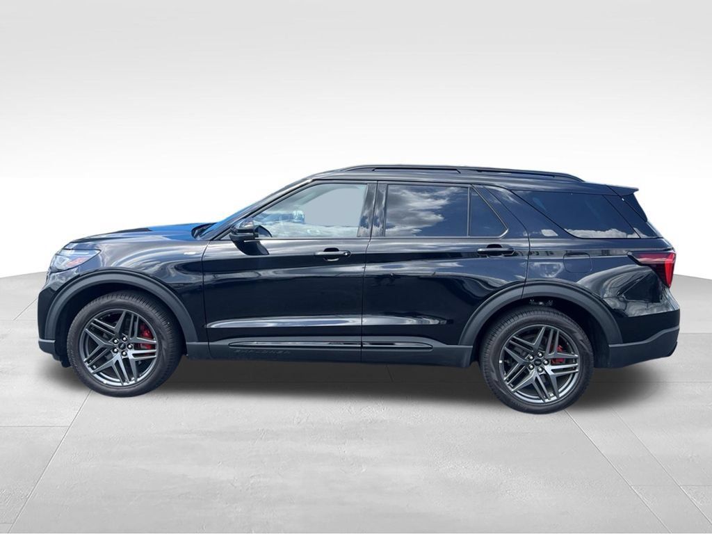 Used 2025 Ford Explorer ST-Line w/ ST-Line Street Pack AWD/4WD image 3