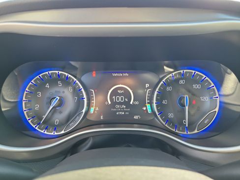 Used 2024 Chrysler Pacifica Touring-L image 24