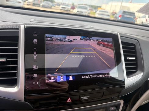 Certified 2018 Honda Pilot Touring image 19