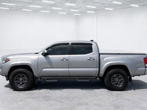 Used 2017 Toyota Tacoma SR5 w/ Tow Package AWD/4WD image 10