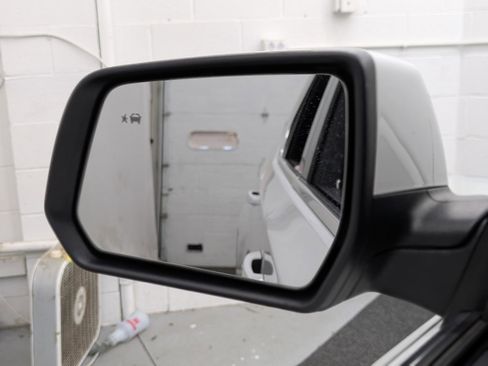 Used 2022 Chevrolet Traverse LT image 17