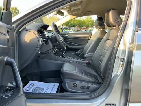 Used 2024 Volkswagen Jetta SE FWD image 13