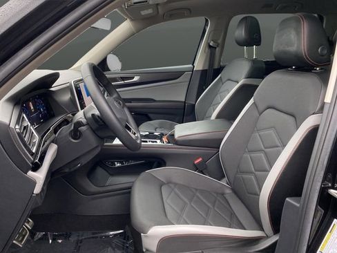 Used 2024 Volkswagen Atlas Peak Edition SEL image 4