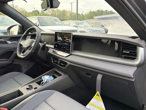 New 2026 Volkswagen Tiguan SE R-Line FWD image 19
