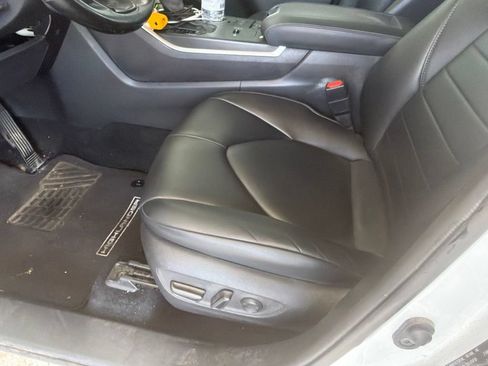 Used 2022 Toyota Highlander XLE FWD image 9