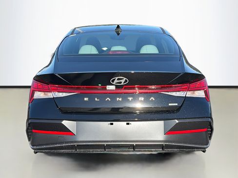 New 2026 Hyundai Elantra Limited image 4