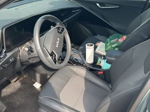 Used 2023 Kia Niro EX image 28
